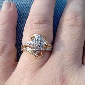 10 kt yellow gold 1/5 cttw genuine diamond ring like new